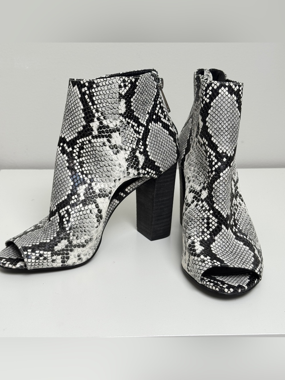 Charles by Charles David Fable Snakeskin Peep Toe Booties Block Heel 8M